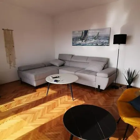 Sunset Apartment *
